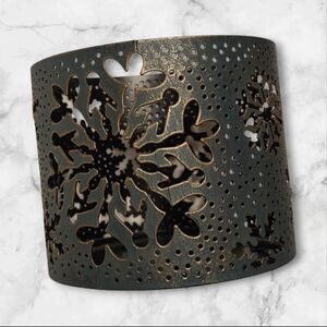 B&BW Snowflake Cutout Metal Candle Holder